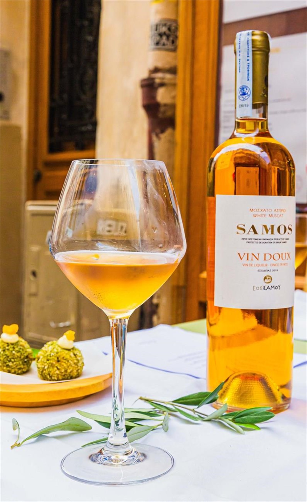 Νέα έρευνα: πώς πίνουν κρασί οι Έλληνες;